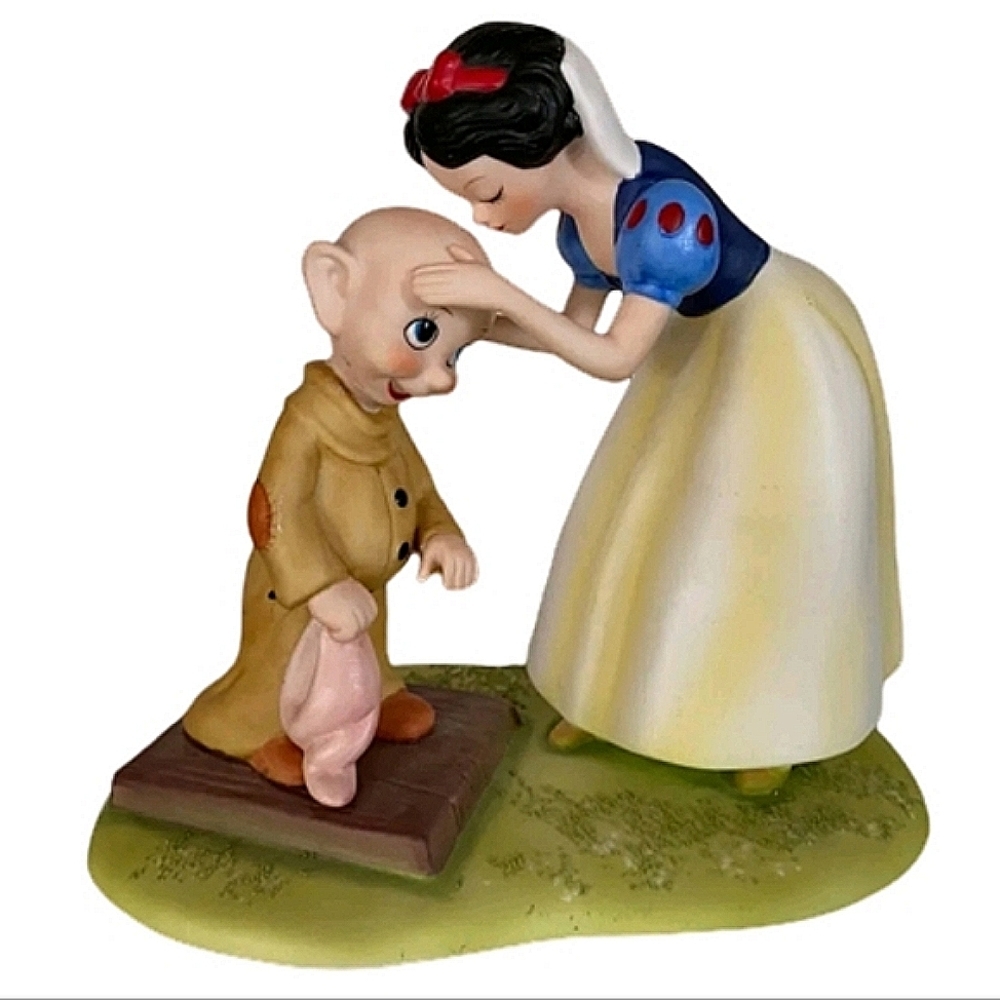 WALT DISNEY CLASSIC SNOW WHITE SWEET KISS KISSING DOPEY FIGURINE COLLECTION 6.5"